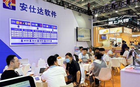 2026.05 上海 · 全渠道订单流程图前的洽谈桌