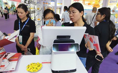 2024.05 广州 · 观众围观双屏收银机