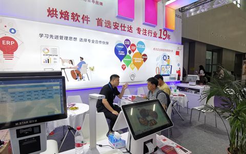 2024.05 广州 · 洽谈区与两台收银样机