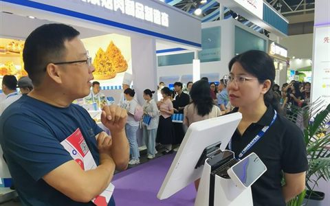 2024.05 广州 · 观众上手试收银机