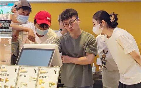 2024.07 · 门店收银台前的上线指导