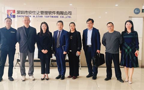 客户来访 · 深圳总部前台合影
