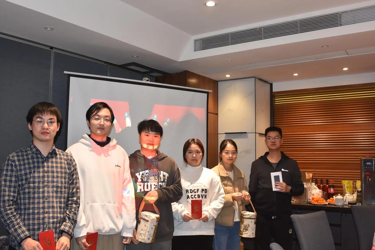 抽奖环节的幸运面孔