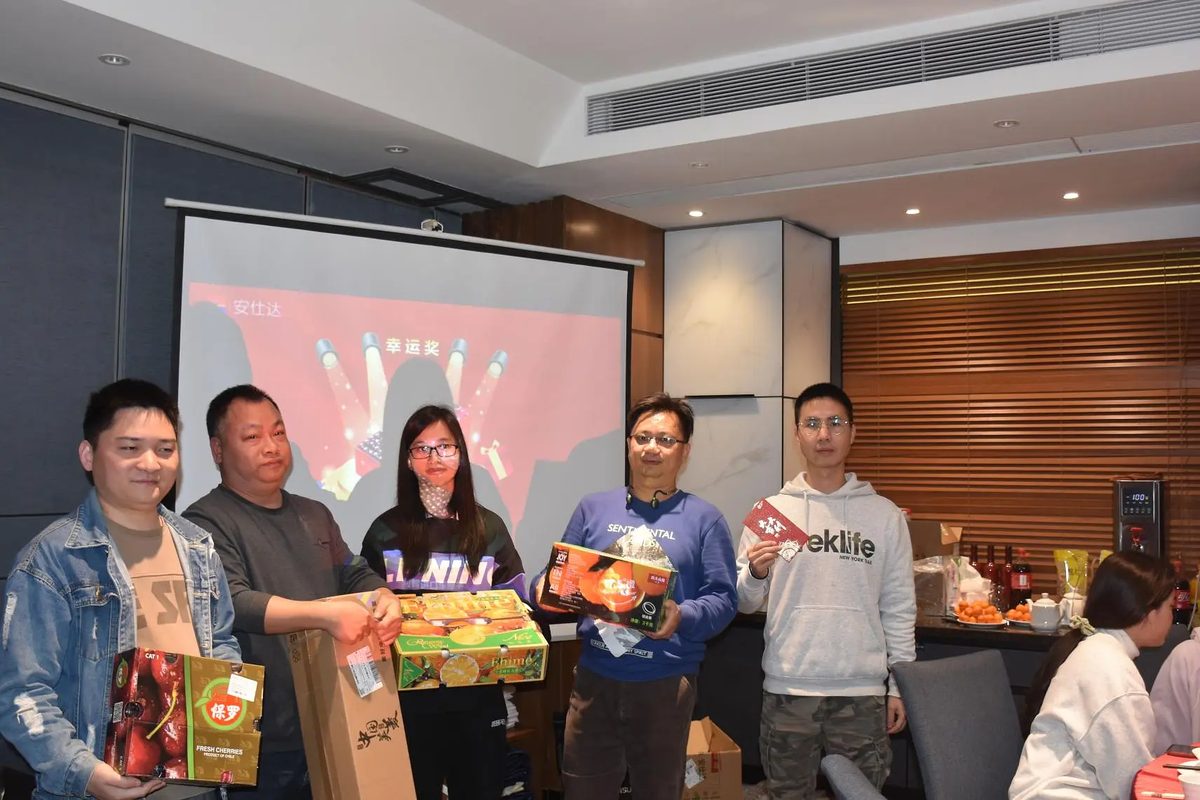 奖品到手，满载而归